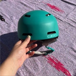 GIRO Women’s Snowboarding Helmet